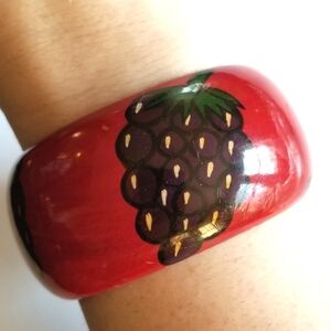 Vintage grapes bangle bracelet red purple wood by Pier 1 fruit kawaii